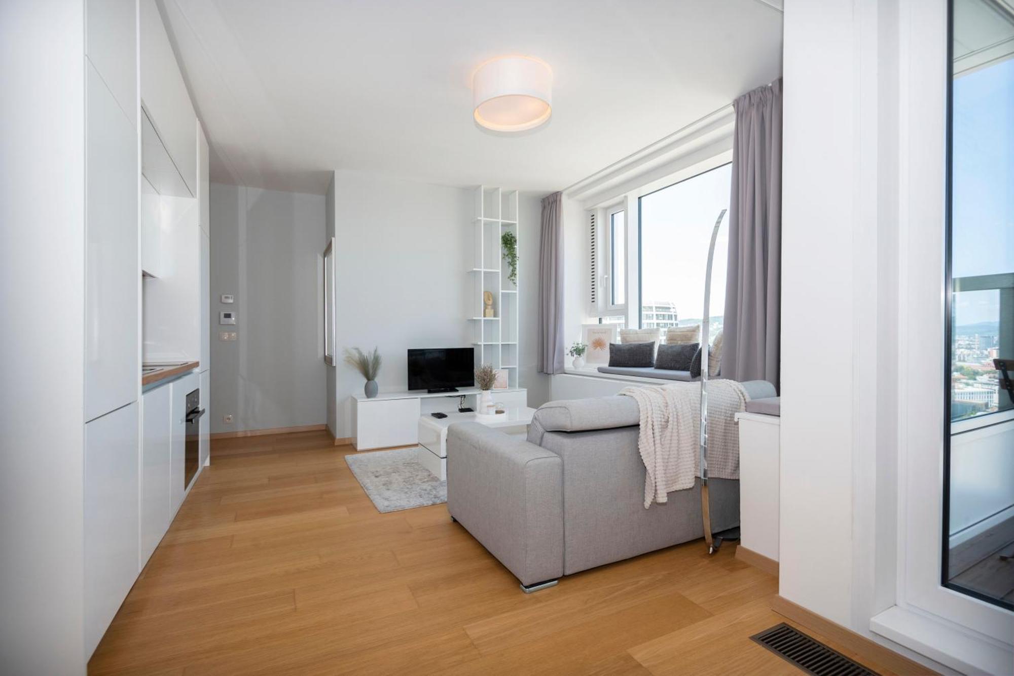 Luxury 1Bdrm On The 28Th Floor Lägenhet Bratislava Exteriör bild