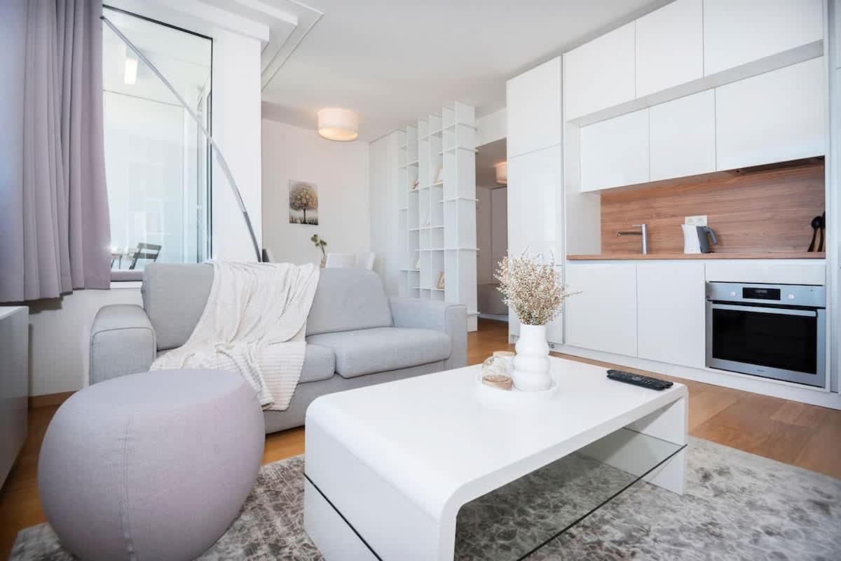 Luxury 1Bdrm On The 28Th Floor Lägenhet Bratislava Exteriör bild